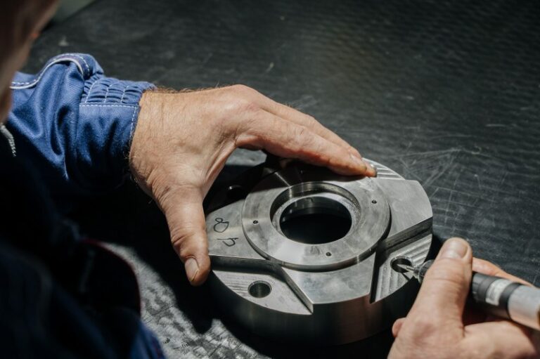 В нашей компании Вы можете заказать токарные работы по металлу и токарную обработку по чертежам